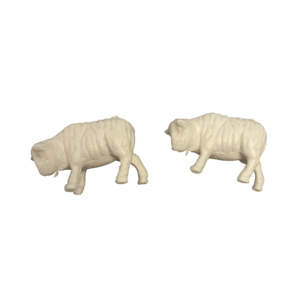 Vintage White Plastic Sheep Figurines Set of 2 Farm Animal Toy *1 missing leg